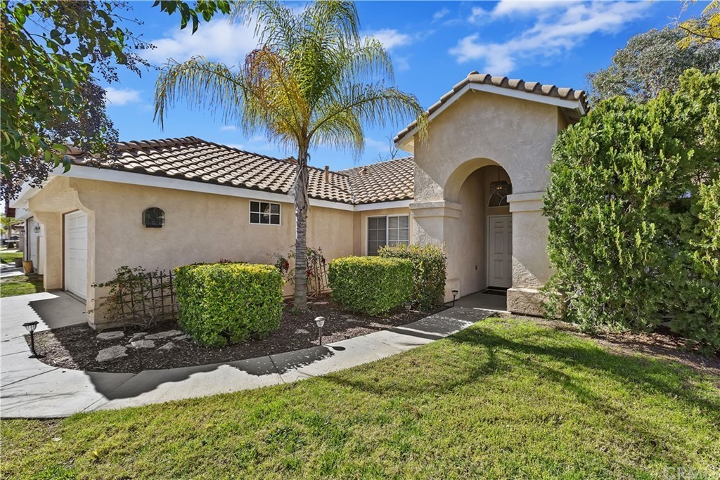 57100 Spectacular single story corner lot located in a quiet neighborhood. This home features 3 spacious bedrooms and 2 full baths, with a large backyard and covered patio. Beautiful upgraded laminate flooring throughout, new light fixtures, ceiling fans in all bedrooms, and indoor laundry. NO HOA and low taxes! Located near Soboba, schools, shopping, and dining.