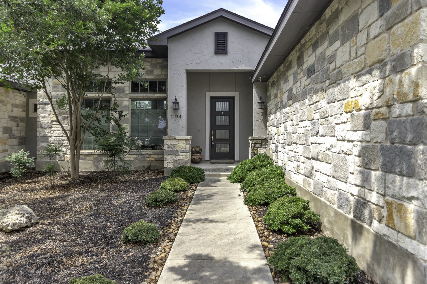 1194 Glenwood Loop