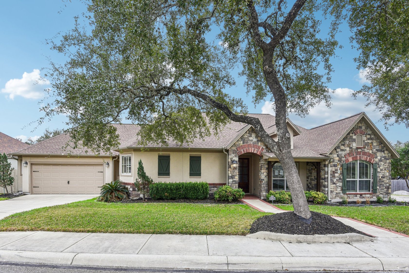 1801 Century Oak Trail