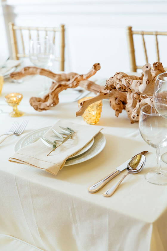 Beach wedding décor idea: Driftwood centerpiece Driftwood wedding reception centerpiece