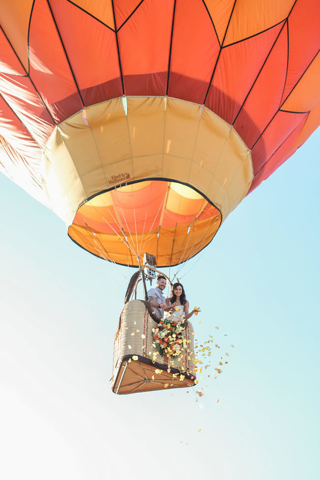 Engagement photos in a hot-air balloon