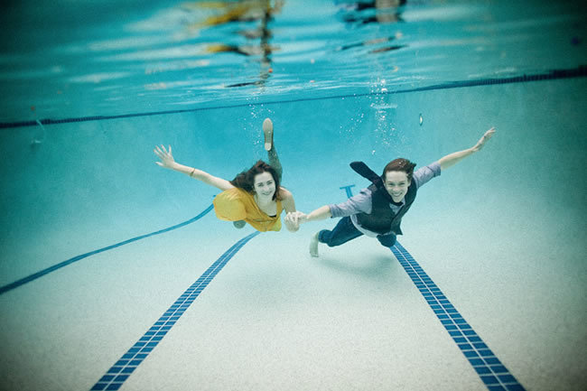 Underwater engagement photos 