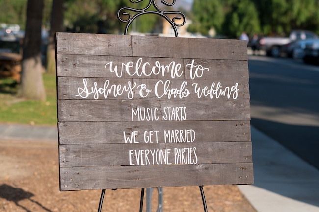 Everyone Parties | Hilarious Wedding Sign Ideas Everyone Parties | Hilarious Wedding Sign Ideas