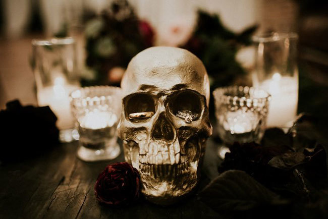 Metallic skull Halloween wedding decor Metallic skull Halloween wedding decor