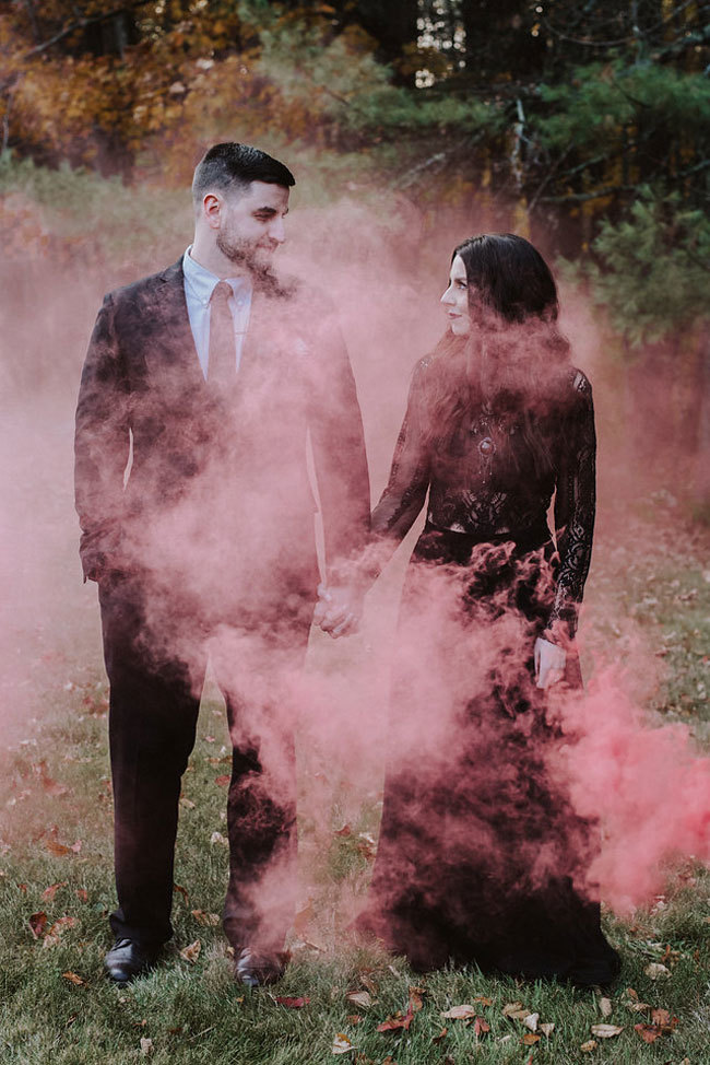 Halloween wedding photo idea: smoke bomb Halloween wedding photo idea: smoke bomb