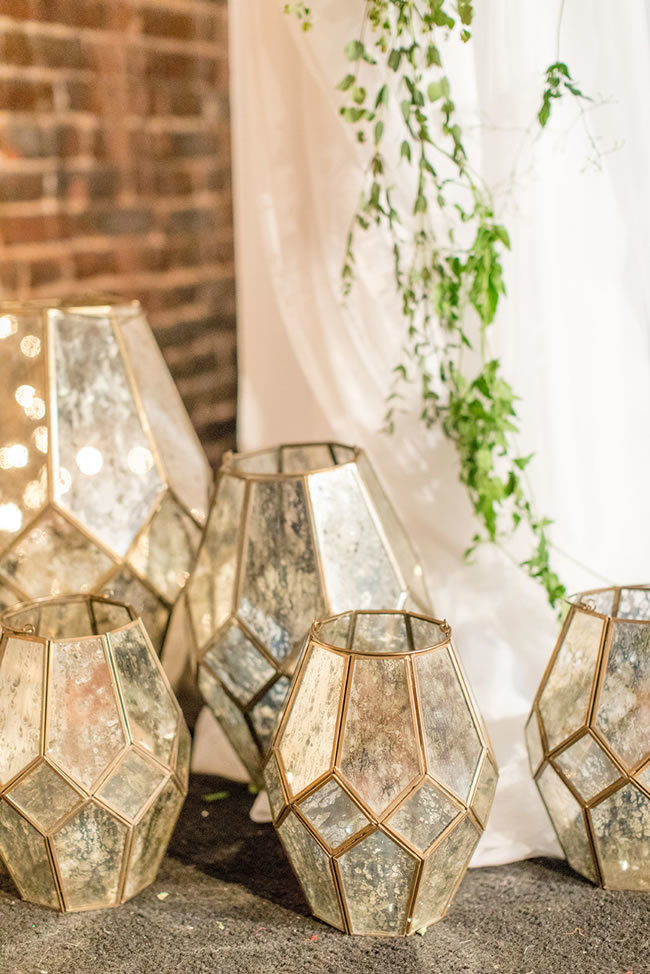 Geometric vases as wedding décor Geometric vases as wedding décor