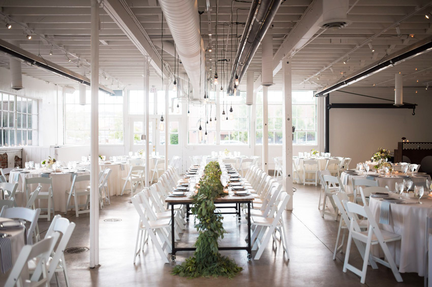 How To Have a Minimalist Wedding | Simple white wedding reception at Blanc in Denver CO How To Have a Minimalist Wedding | Simple white wedding reception at Blanc in Denver CO