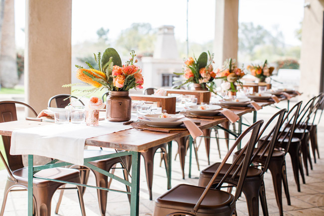 Hosting a rehearsal dinner at home | Rustic tablescape with DIY floral centerpieces