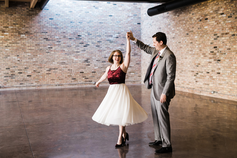 Planning a wedding in 60 days | Newlyweds do a sweet first dance Planning a wedding in 60 days | Newlyweds do a sweet first dance