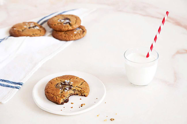 Wedding Food + Drink Bars | Cookies and Milk Table