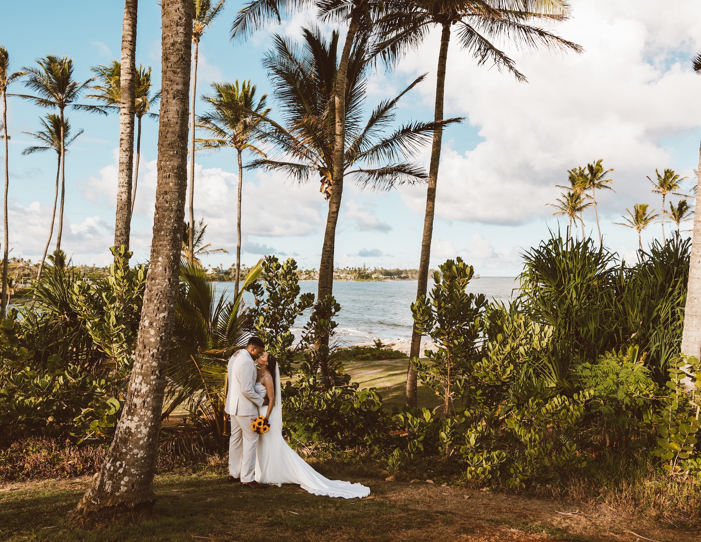 hilton hawaiian village hawaii wedding photographer / lauren +Keane —  Carissa Woo Photography, image size:2329x1800