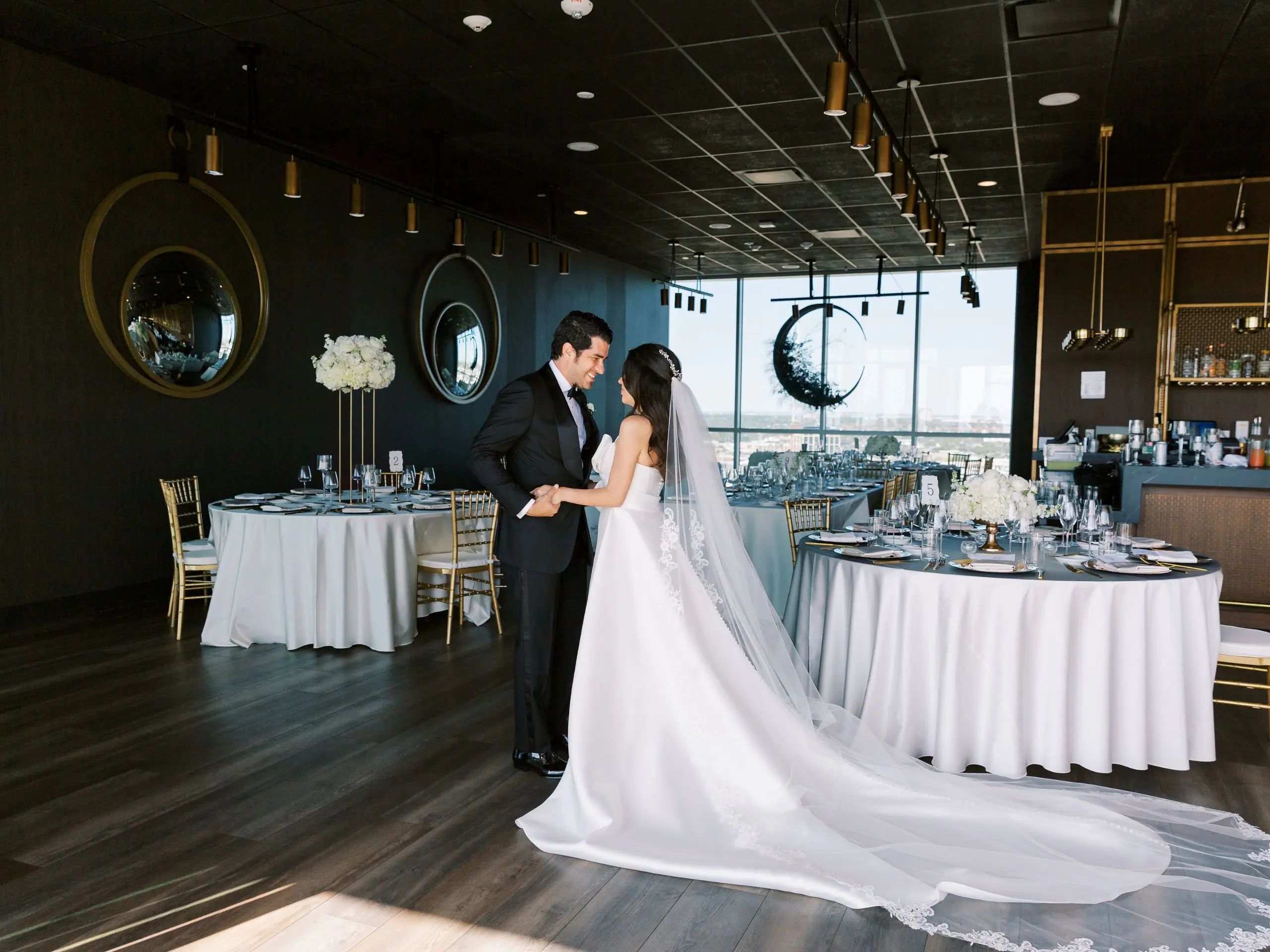 Modern wedding venues san antonio | Honestweddingadvice.com