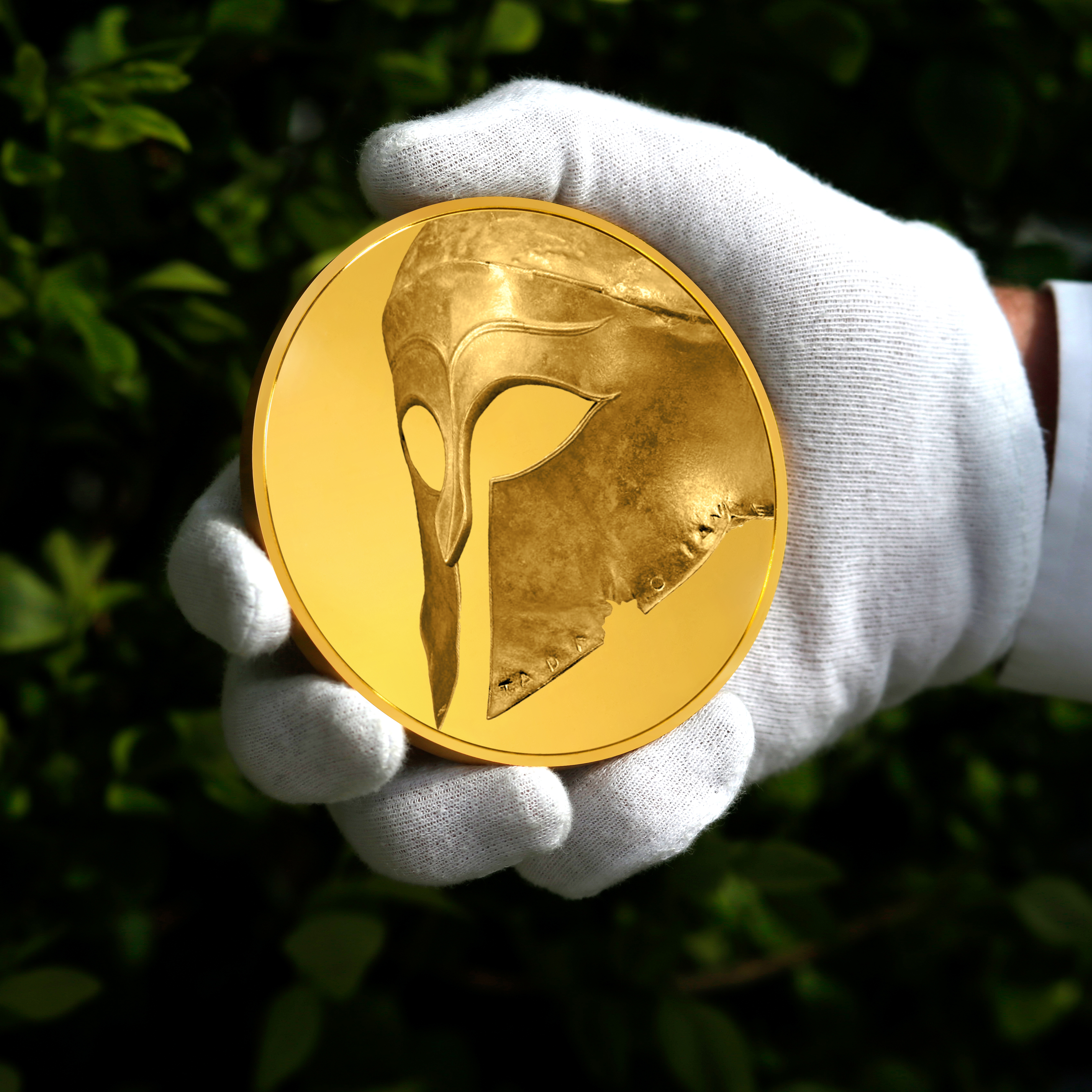 British Museum Greek Helmet Gold 1-kilo Proof