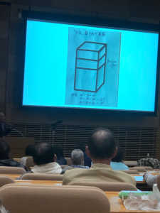 先日のミツバチサミットでの岩波氏提案の盛り上げ式新型重箱について