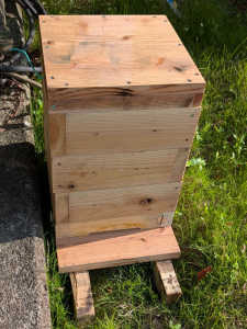 こんなもんで大丈夫ですかね？巣箱を作ってみました