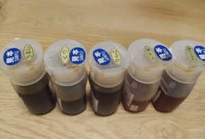 賞味期限が5年前に切れている蜂蜜、色が変わってしまっていますが食べられるでしょうか？