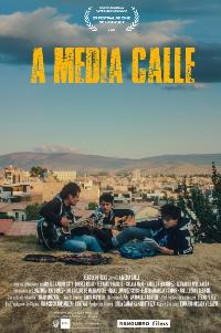 A MEDIA CALLE