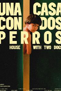 UNA CASA CON DOS PERROS