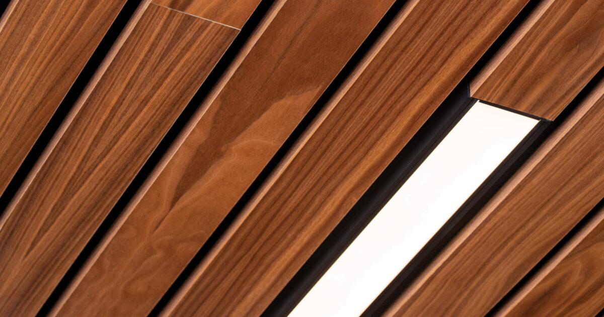LightArt WOODWORKSLINEARVANEEREDOPEN
