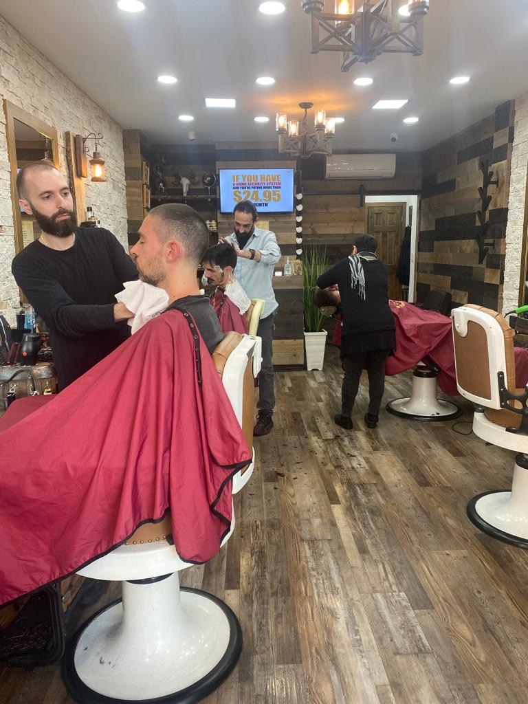 Are there any specific styling tips for keeping waves intact throughout the day with a low taper fade haircut?