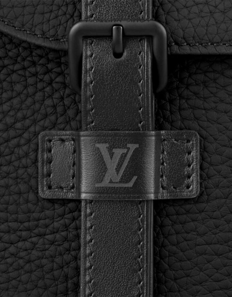 Louis Vuitton Christopher Messenger Taurillon Black For Men, Men's Bags, Shoulder And Crossbody Bags 11.4in/29cm LV M58476