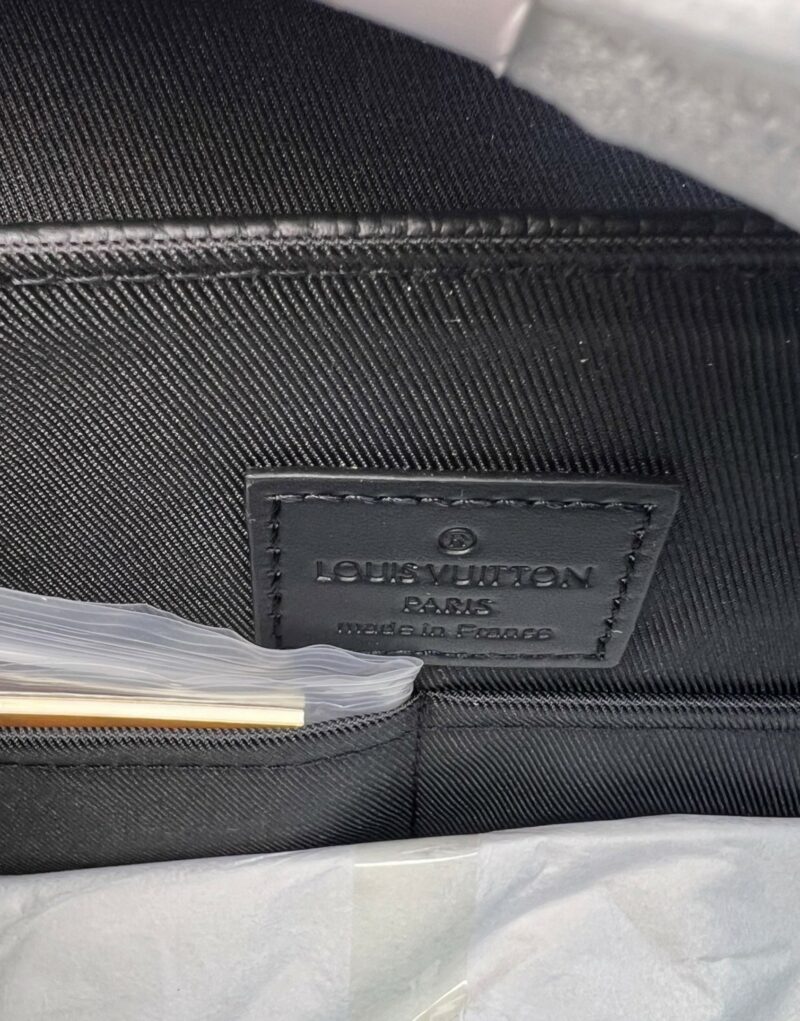 Louis Vuitton Christopher Messenger Taurillon Black For Men, Men's Bags, Shoulder And Crossbody Bags 11.4in/29cm LV M58476