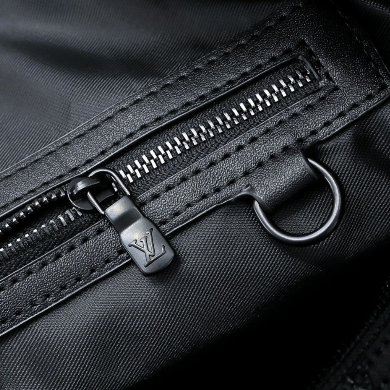 Louis Vuitton Keepall Bandoulière 50 Monogram Shadow For Men 19.7in/50cm M44810