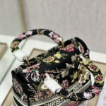 MEDIUM LADY D-LITE BAG Black Multicolor Dior Jardin Botanique Embroidery - M0565ORZB_M911