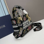 MEDIUM LADY D-LITE BAG Black Multicolor Dior Jardin Botanique Embroidery - M0565ORZB_M911