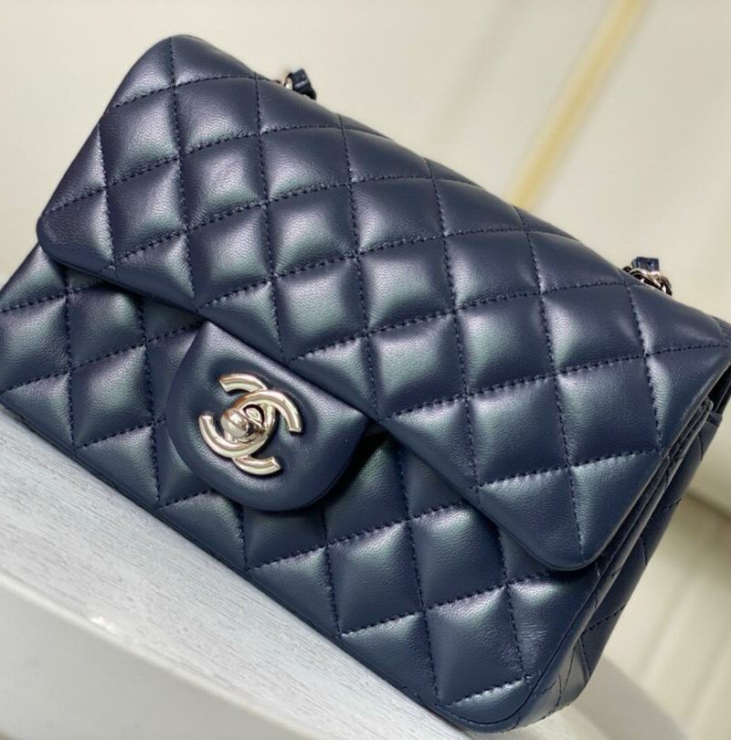 Chanel Classic Handbag Navy Blue For Women, Women’s Bags, Shoulder And Crossbody Bags 10.2in/20cm A01112