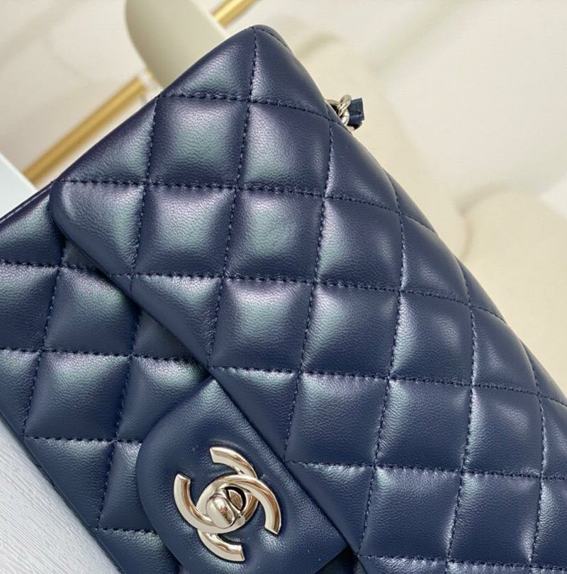 Chanel Classic Handbag Navy Blue For Women, Women’s Bags, Shoulder And Crossbody Bags 10.2in/20cm A01112