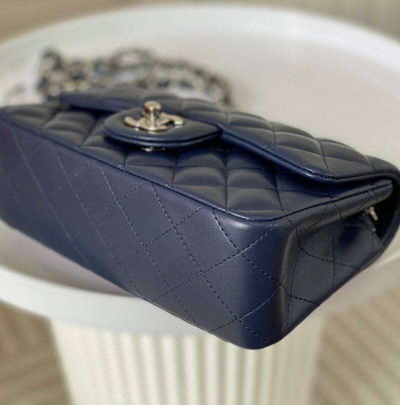 Chanel Classic Handbag Navy Blue For Women, Women’s Bags, Shoulder And Crossbody Bags 10.2in/20cm A01112