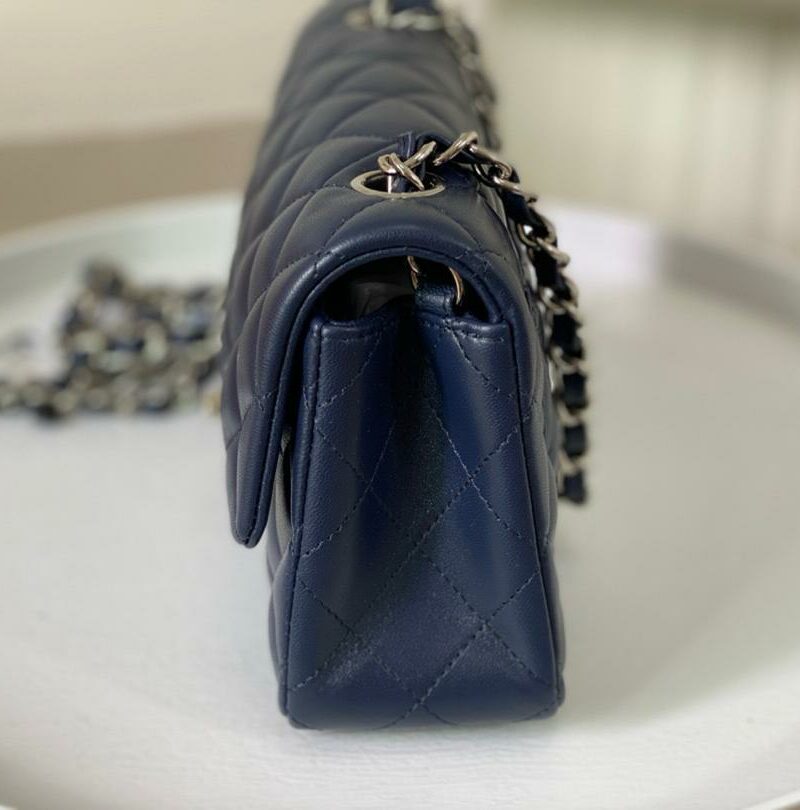 Chanel Classic Handbag Navy Blue For Women, Women’s Bags, Shoulder And Crossbody Bags 10.2in/20cm A01112