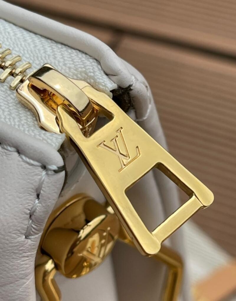 Travel Set Louis Vuitton: Horizon 55 Suitcase White + Coussin PM Monogram Embossed Puffy White