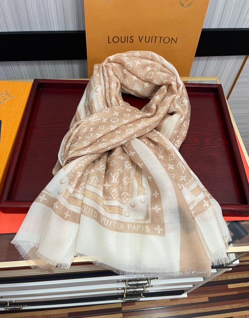Travel Set: Louis Vuitton Horizon 55 Suitcase + Chanel Large Deauville Pearl Tote Bag + Chanel Square Sunglasses + Louis Vuitton Ring Velvet Long Scarf