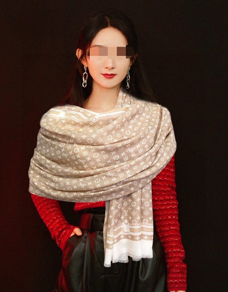 Travel Set: Louis Vuitton Horizon 55 Suitcase + Chanel Large Deauville Pearl Tote Bag + Chanel Square Sunglasses + Louis Vuitton Ring Velvet Long Scarf