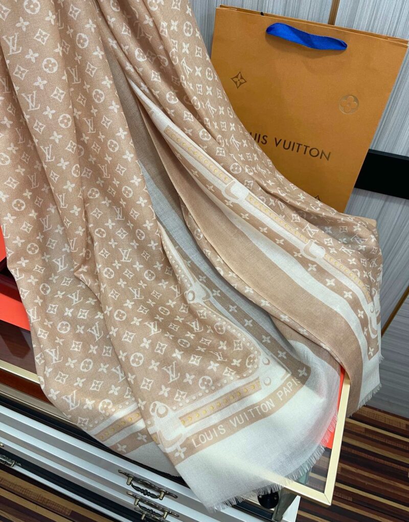 Travel Set: Louis Vuitton Horizon 55 Suitcase + Chanel Large Deauville Pearl Tote Bag + Chanel Square Sunglasses + Louis Vuitton Ring Velvet Long Scarf
