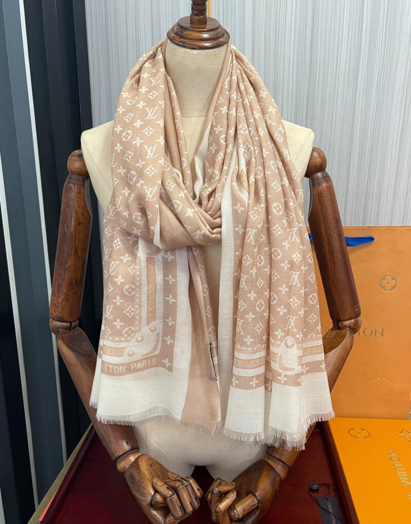 Travel Set: Louis Vuitton Horizon 55 Suitcase + Chanel Large Deauville Pearl Tote Bag + Chanel Square Sunglasses + Louis Vuitton Ring Velvet Long Scarf