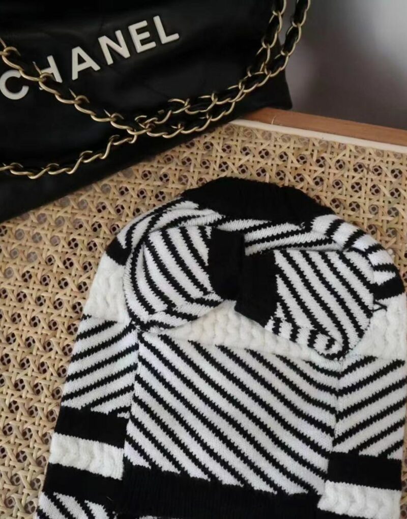 Chanel Sweater Black/White For Pet