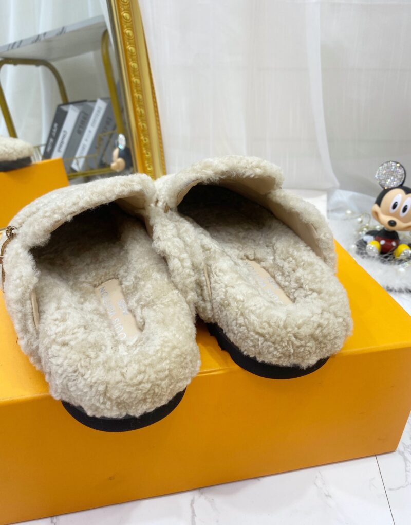 Louis Vuitton Women's Winterbreak Flat Comfort Mule Beige For Women LV