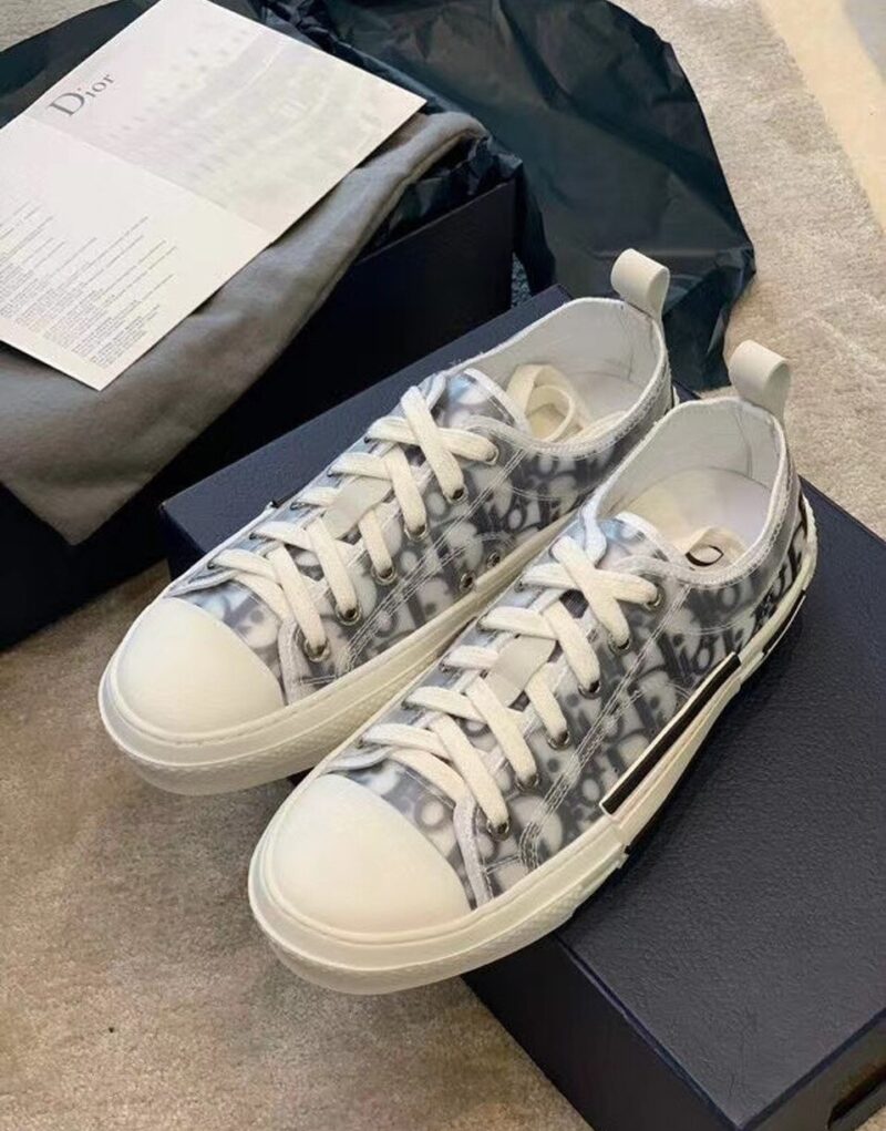 Christian Dior B23 Low-Top Sneaker White And Black Dior Oblique Canvas White/Black For Women CD 3SN249YJP_H069