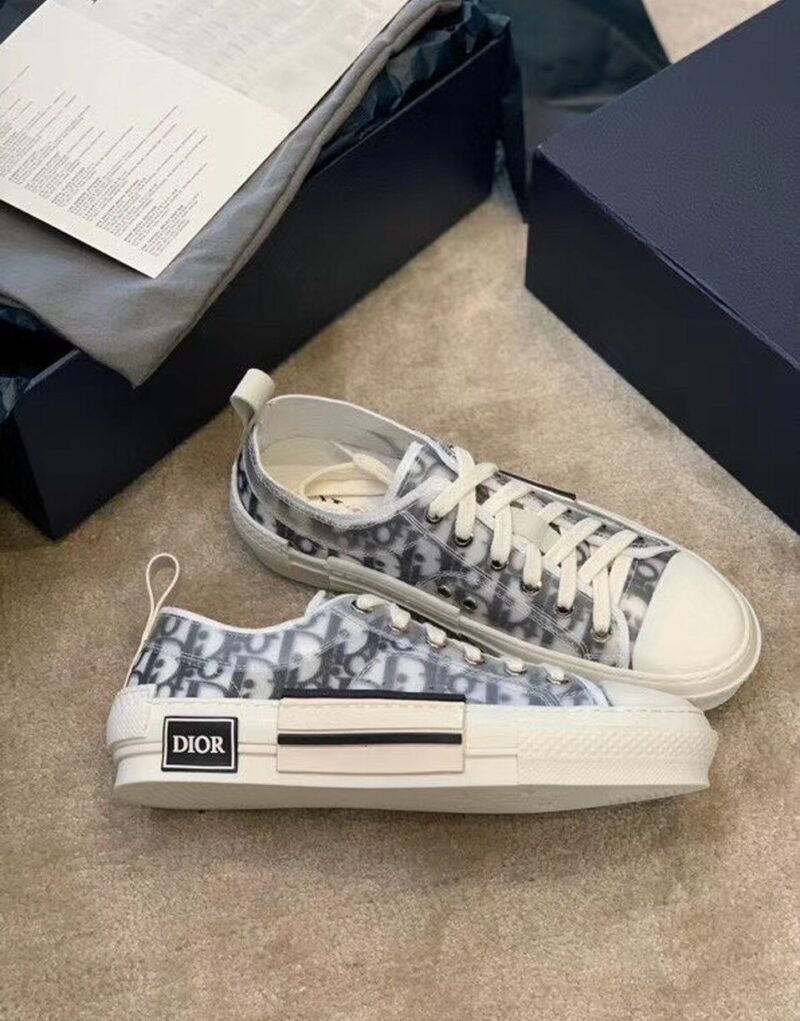Christian Dior B23 Low-Top Sneaker White And Black Dior Oblique Canvas White/Black For Women CD 3SN249YJP_H069