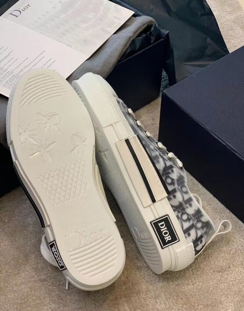 Christian Dior B23 Low-Top Sneaker White And Black Dior Oblique Canvas White/Black For Women CD 3SN249YJP_H069