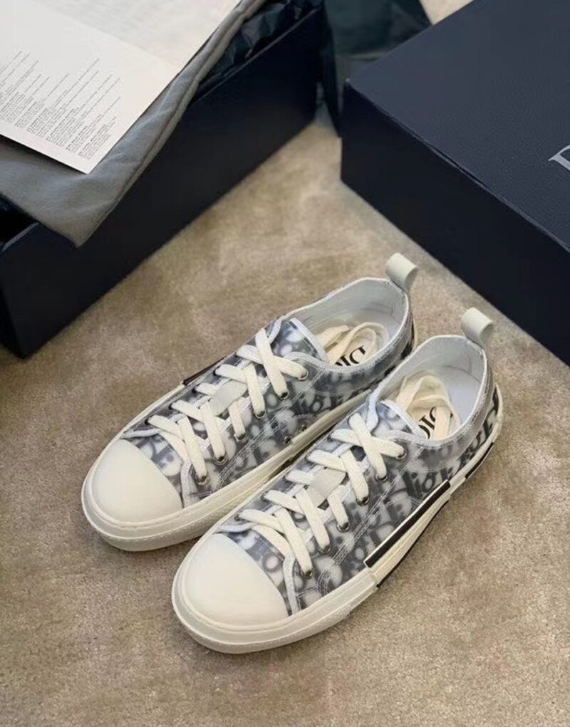 Christian Dior B23 Low-Top Sneaker White And Black Dior Oblique Canvas White/Black For Women CD 3SN249YJP_H069