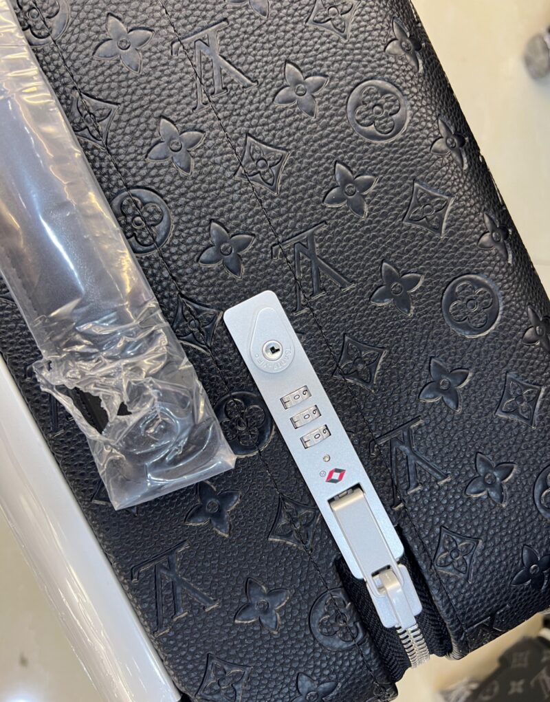 Louis Vuitton Horizon 55 Black  21.7in/55cm M20438