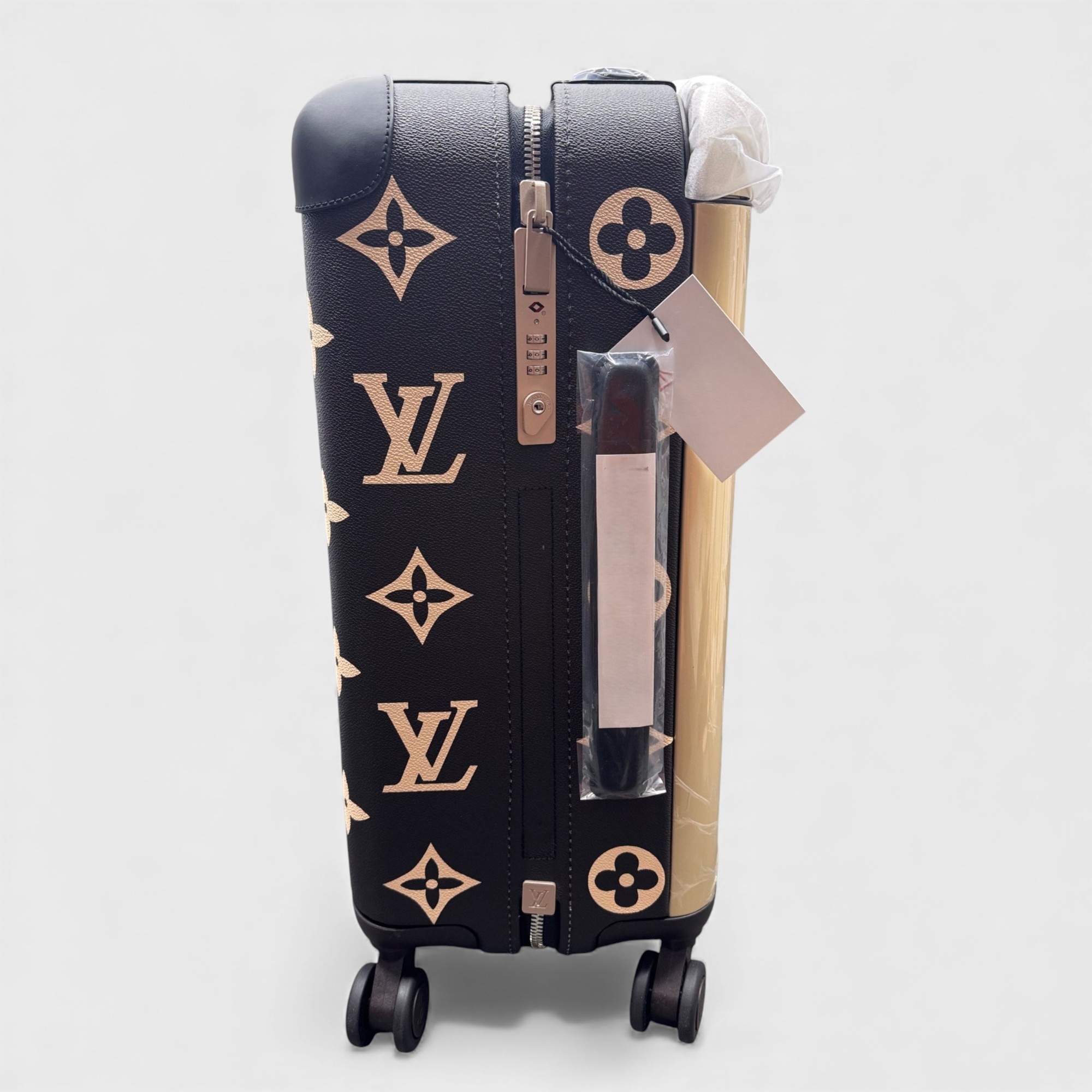 Louis Vuitton Horizon 55 Suitcase Black 21.7in/55cm M10256