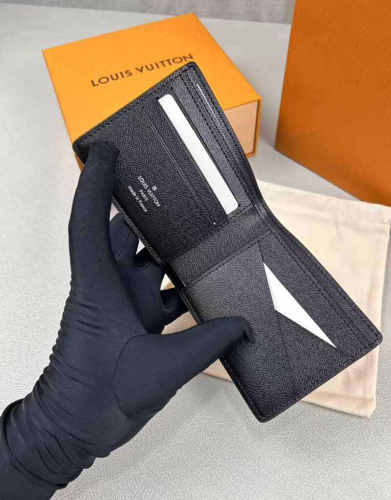 Louis Vuitton Multiple Wallet Taiga Black For Men, Men’s Wallet 4.5in/11.5cm LV M30295