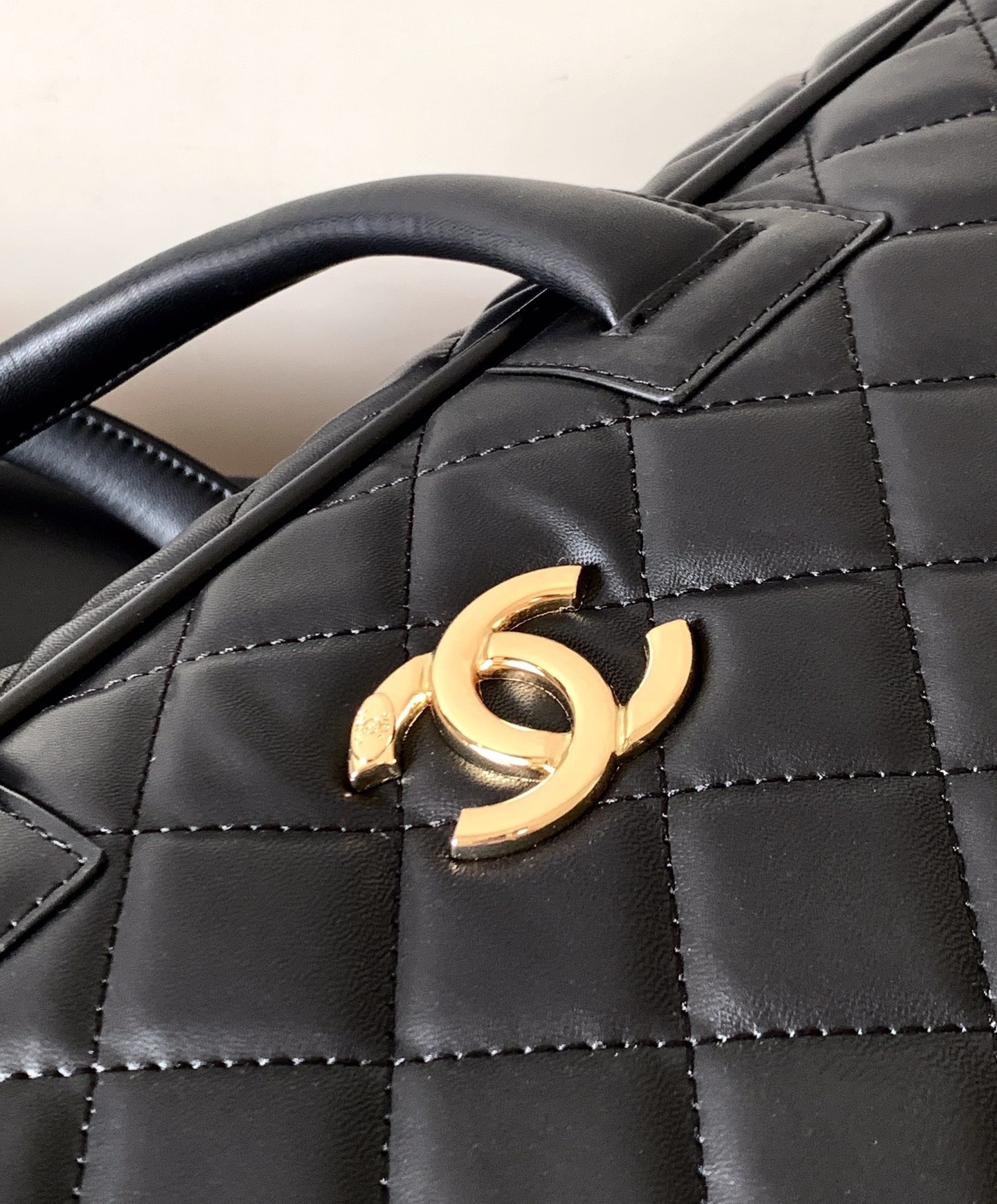 Chanel Classic Diamond-Quilted Suitcase Black For Women 19.3in/49cm