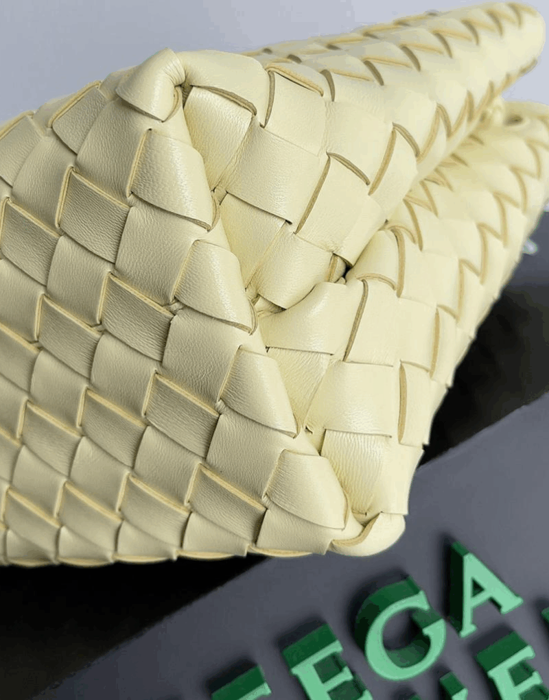 [True-to-ORIGINAL] Bottega Veneta Small Andiamo Light Yellow For Women 25cm/9.8in