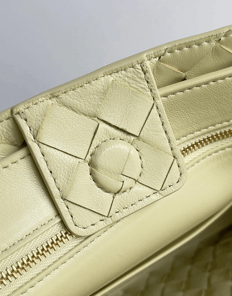 [True-to-ORIGINAL] Bottega Veneta Small Andiamo Light Yellow For Women 25cm/9.8in